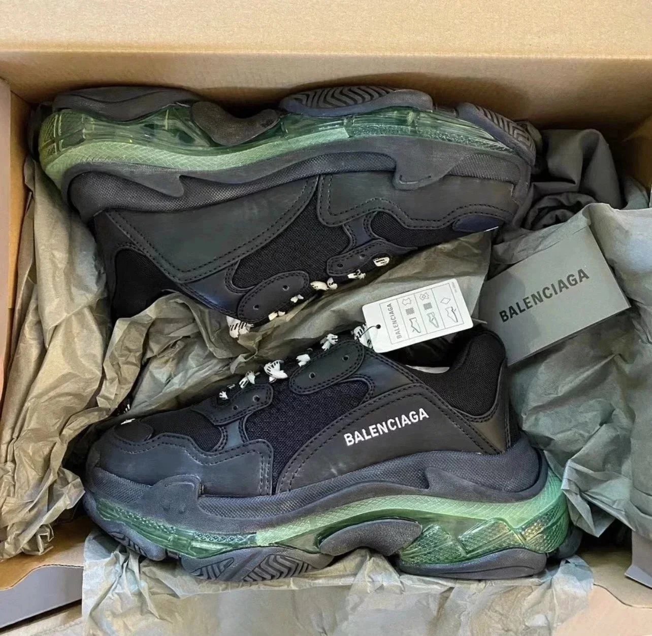 Air cushion black green