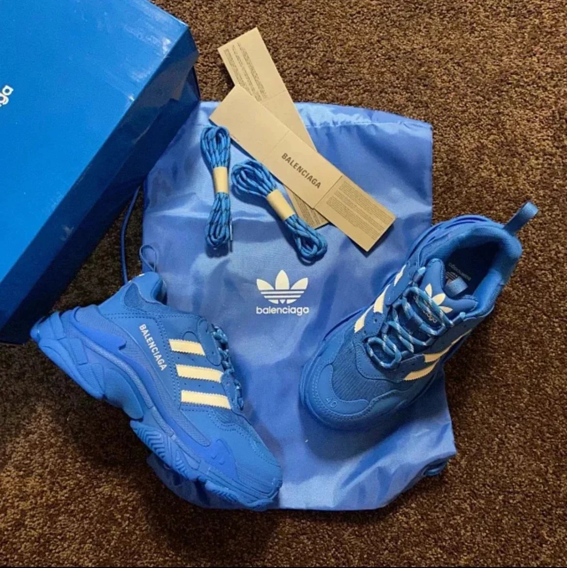 Ad co-branded blue