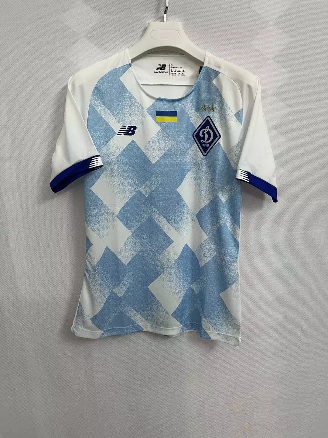 12 Blue and white 006