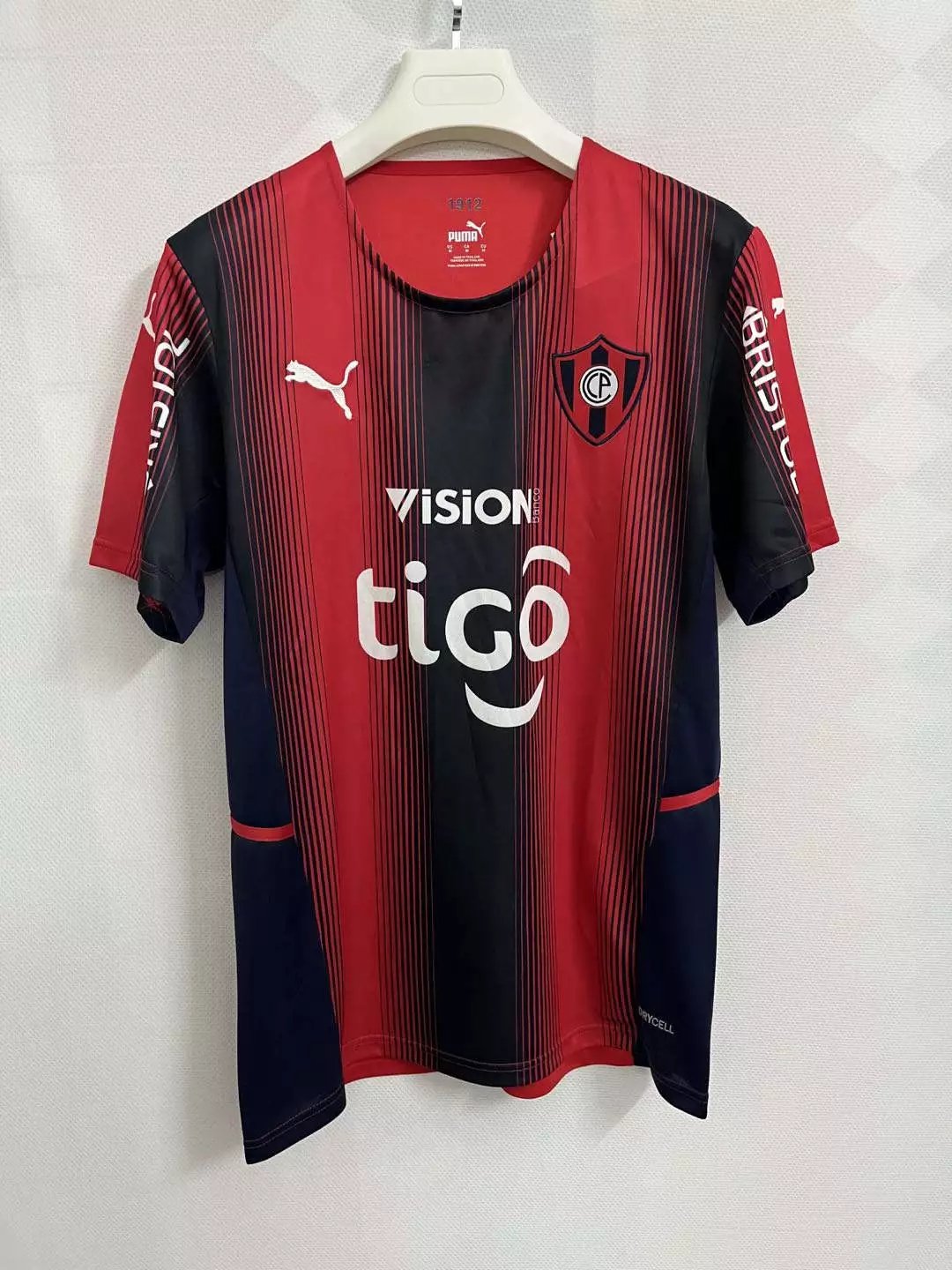25 Red and black 006
