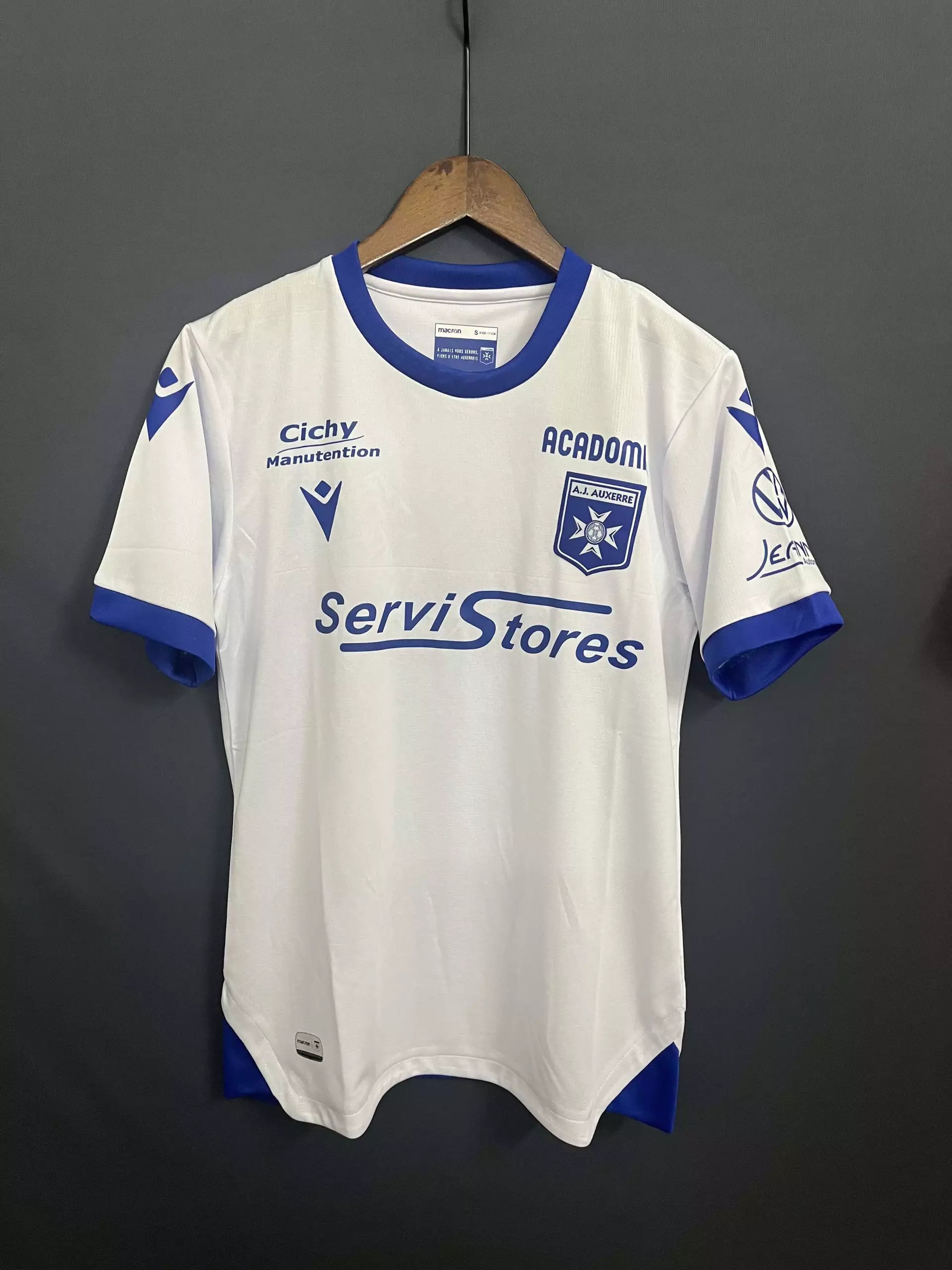31 white 006