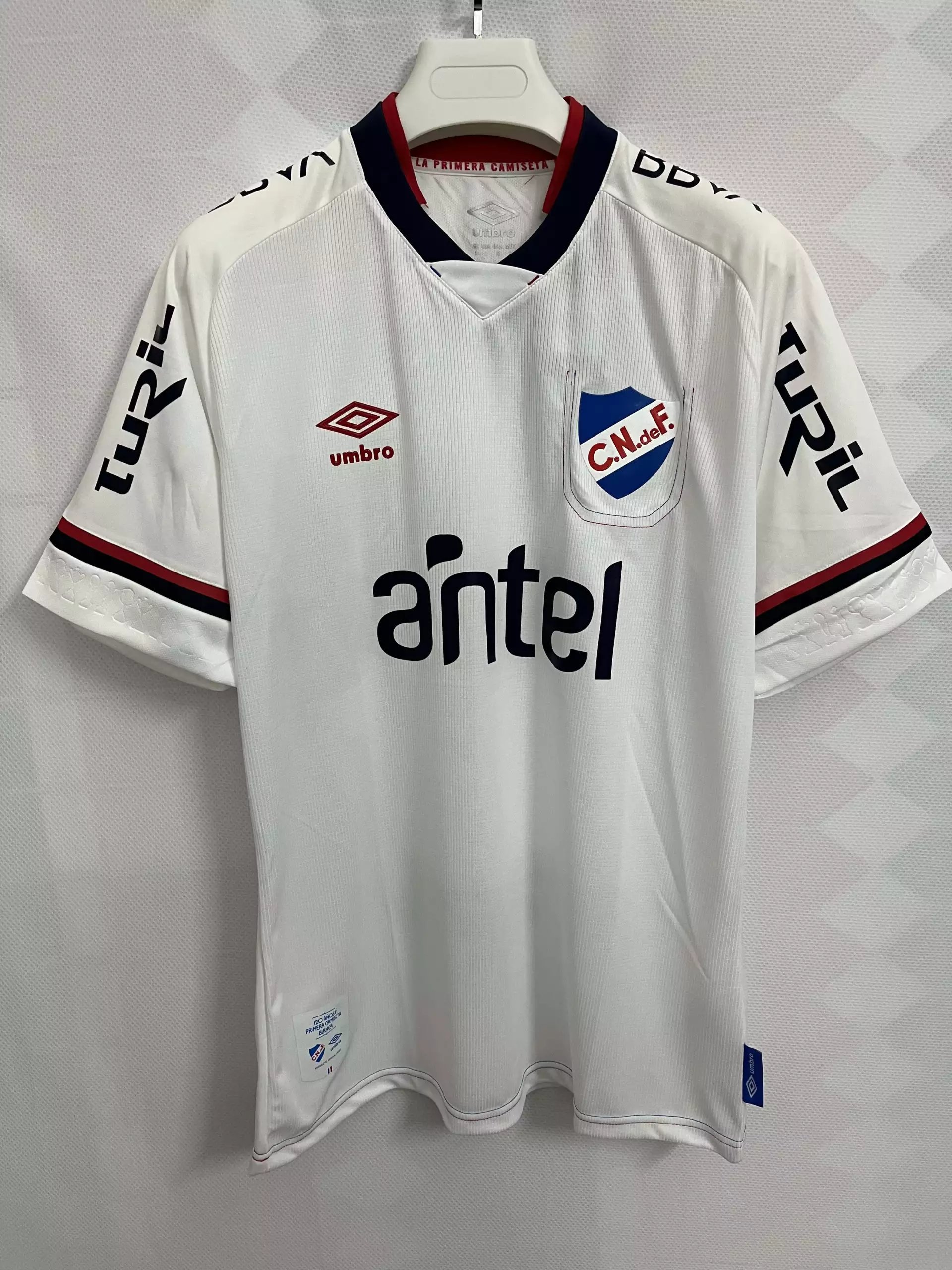 33 white 006