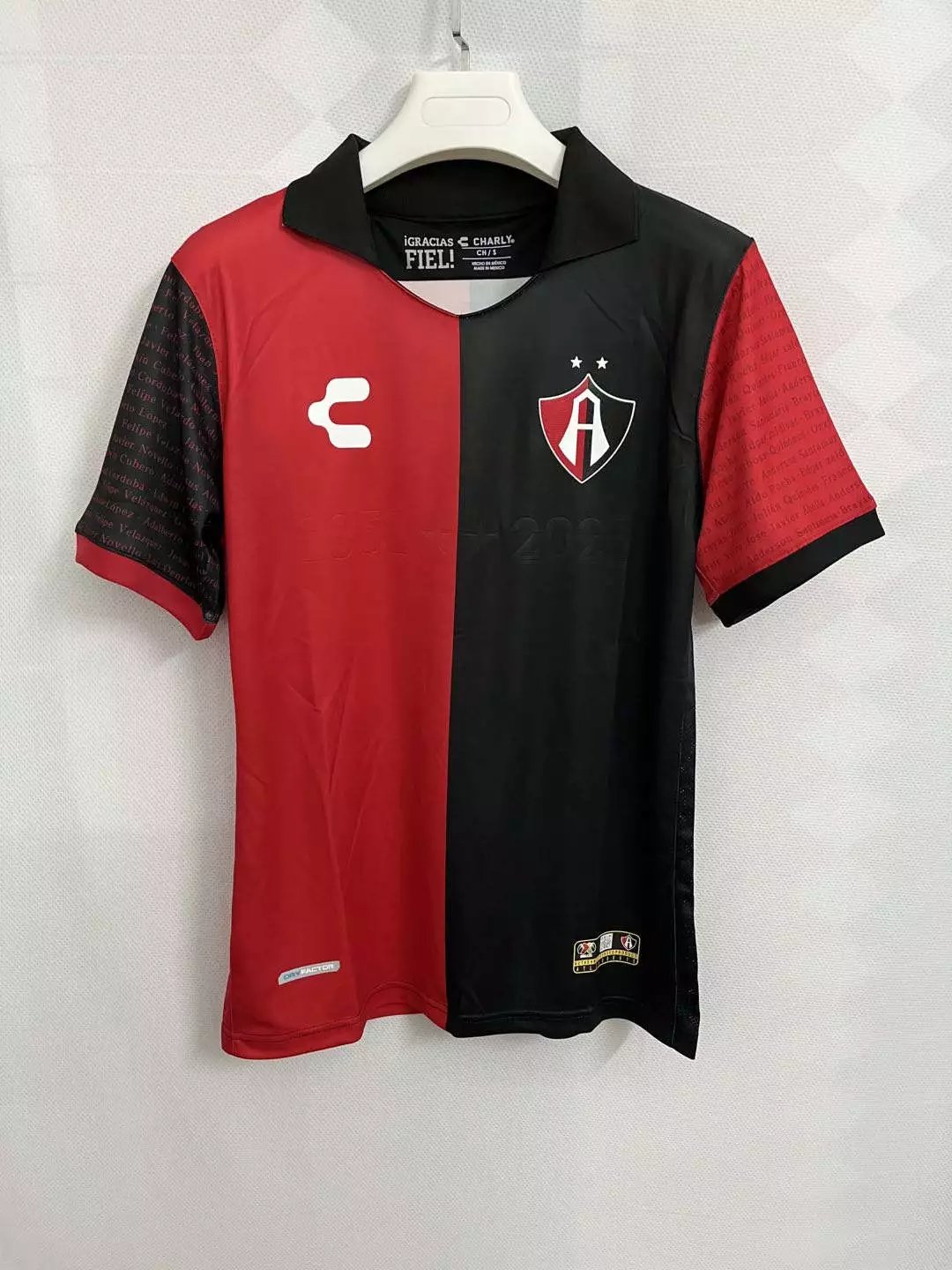 37 red and black 006