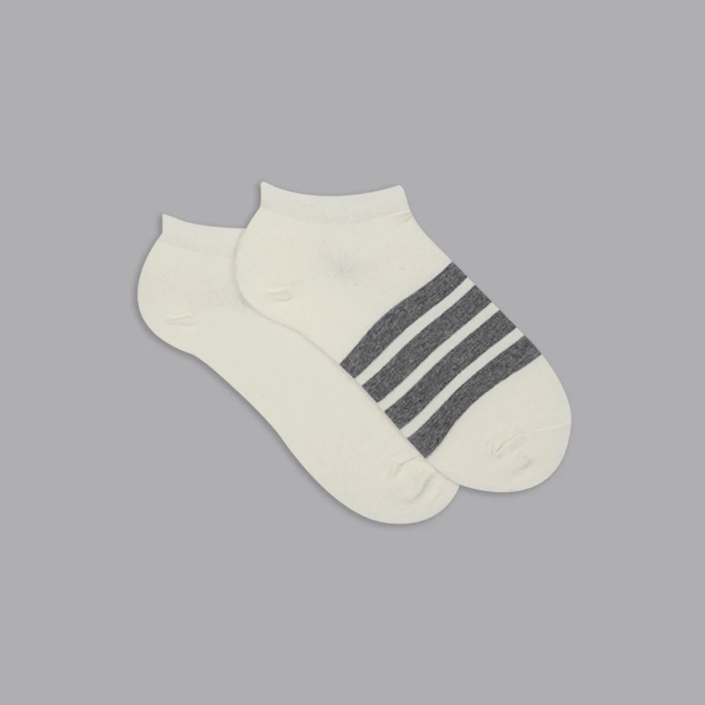 2 white one pair