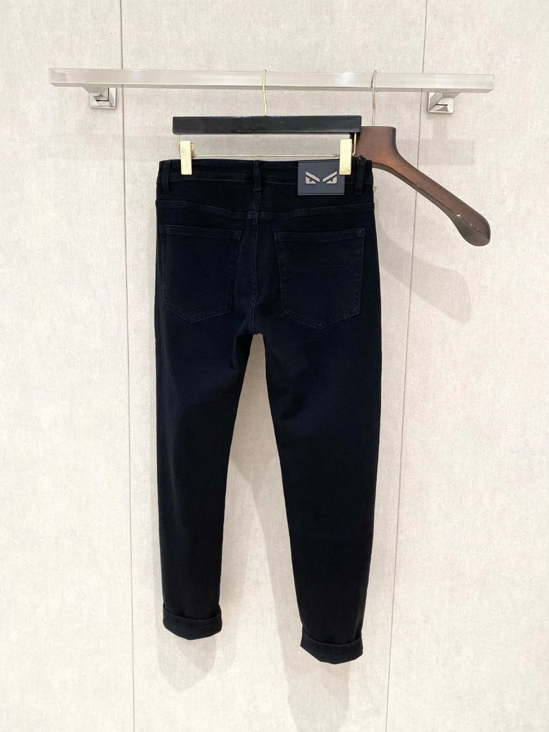 32 black