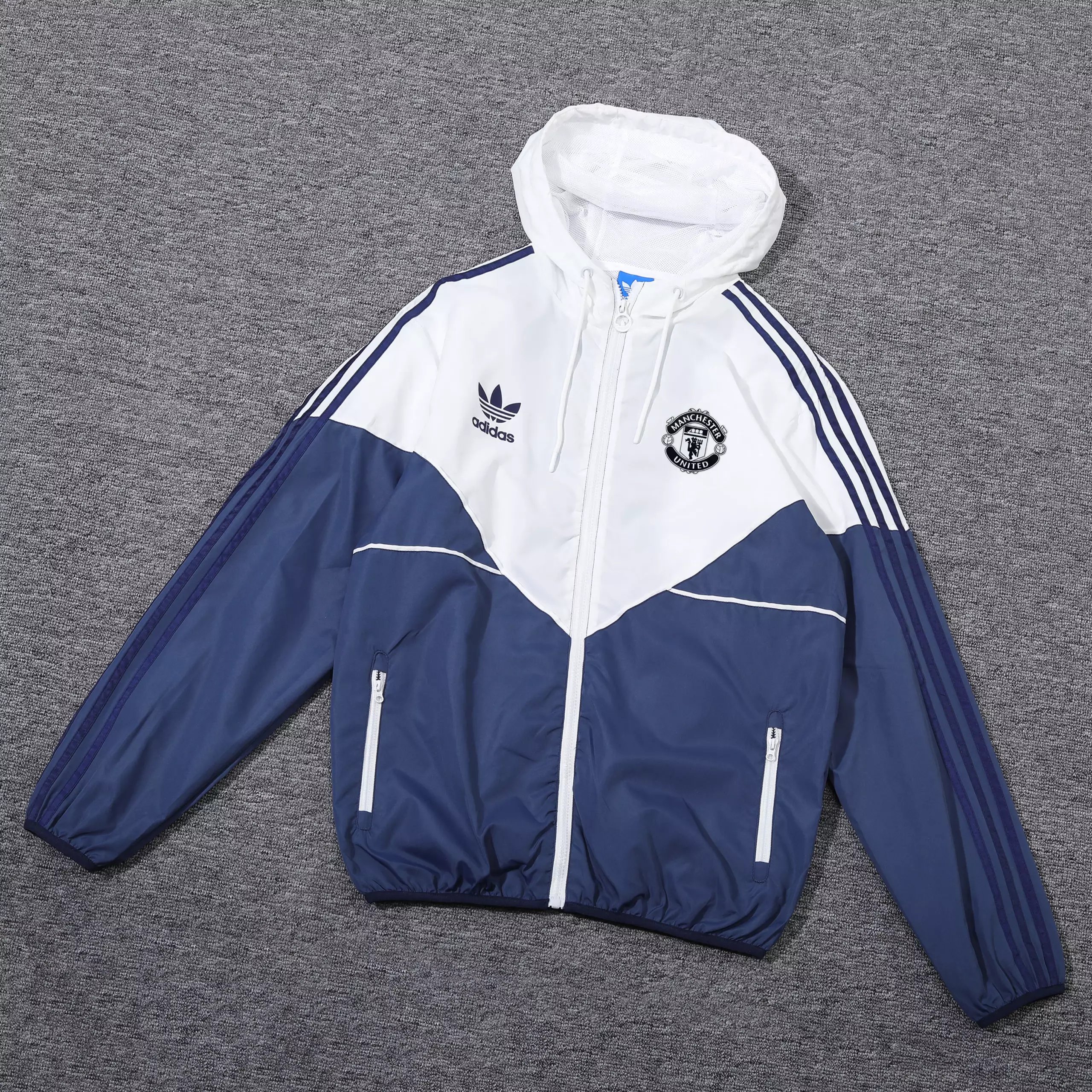 34 Blue and white 006
