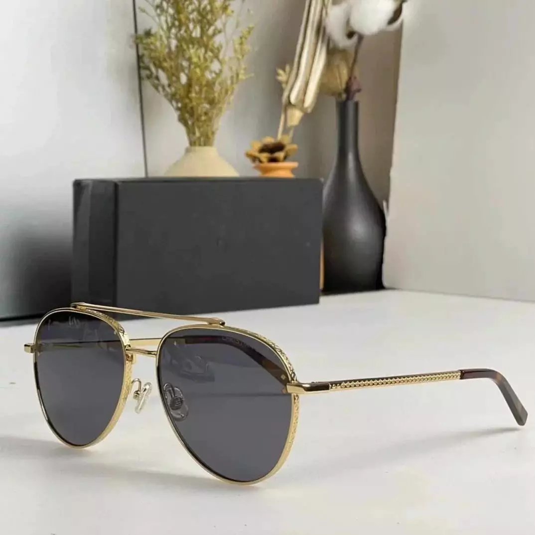39 Black and gold 006