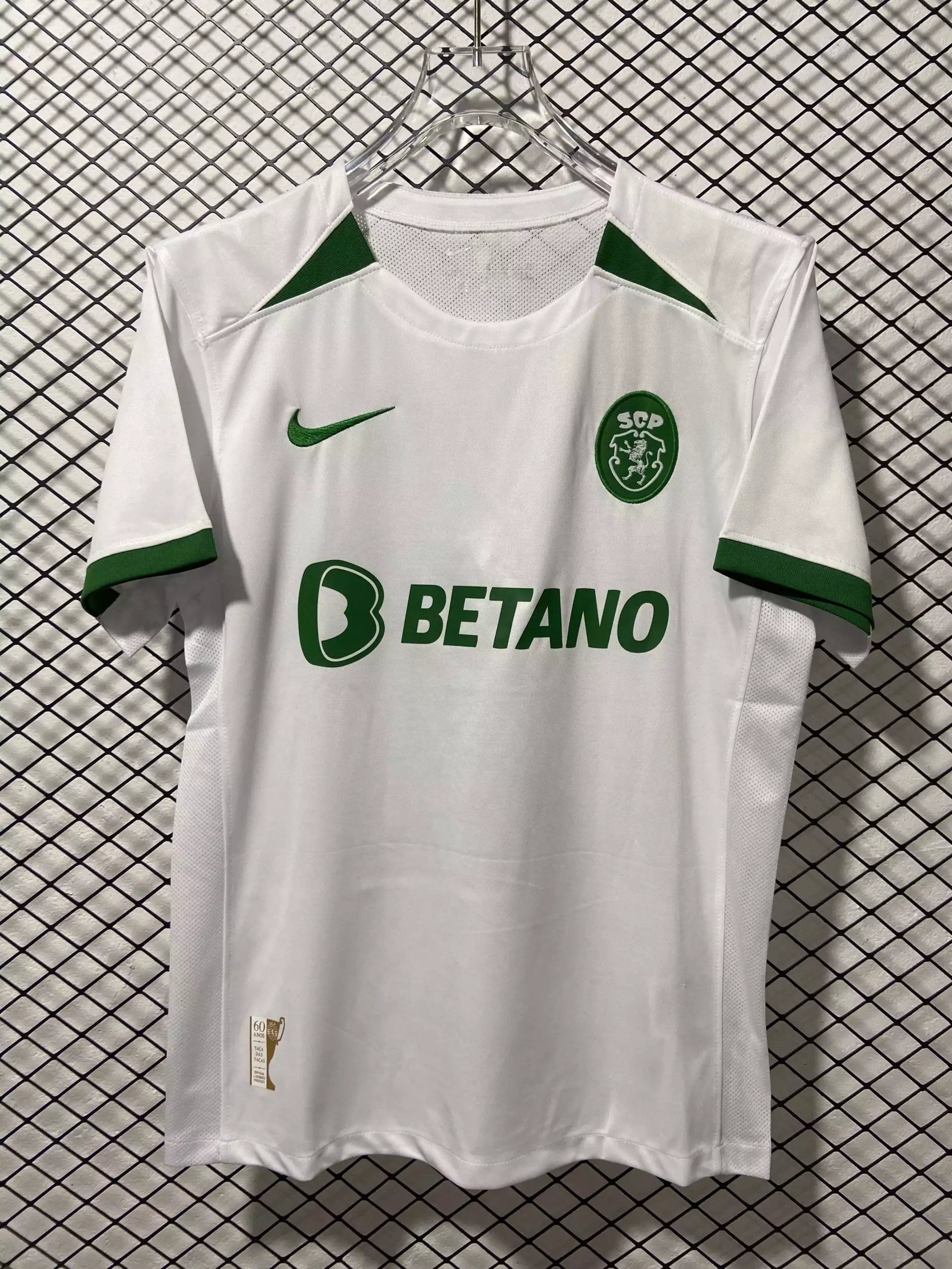 17 White 006