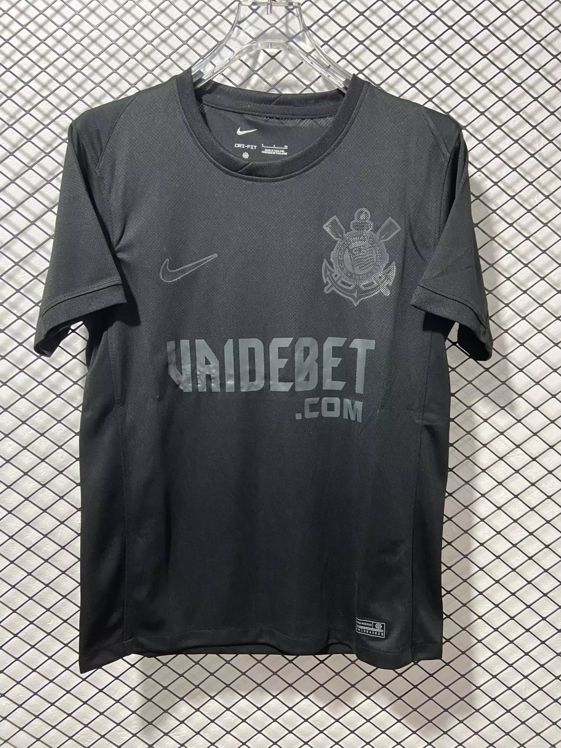 24 Black 006