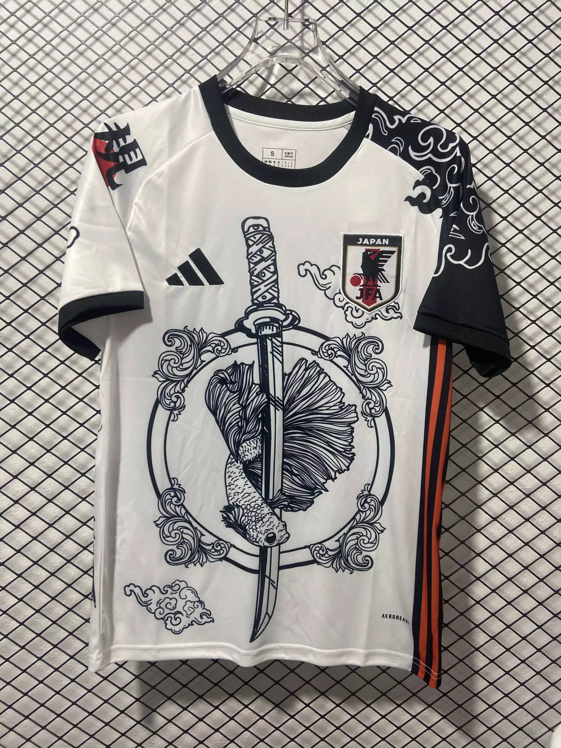 25 white 006
