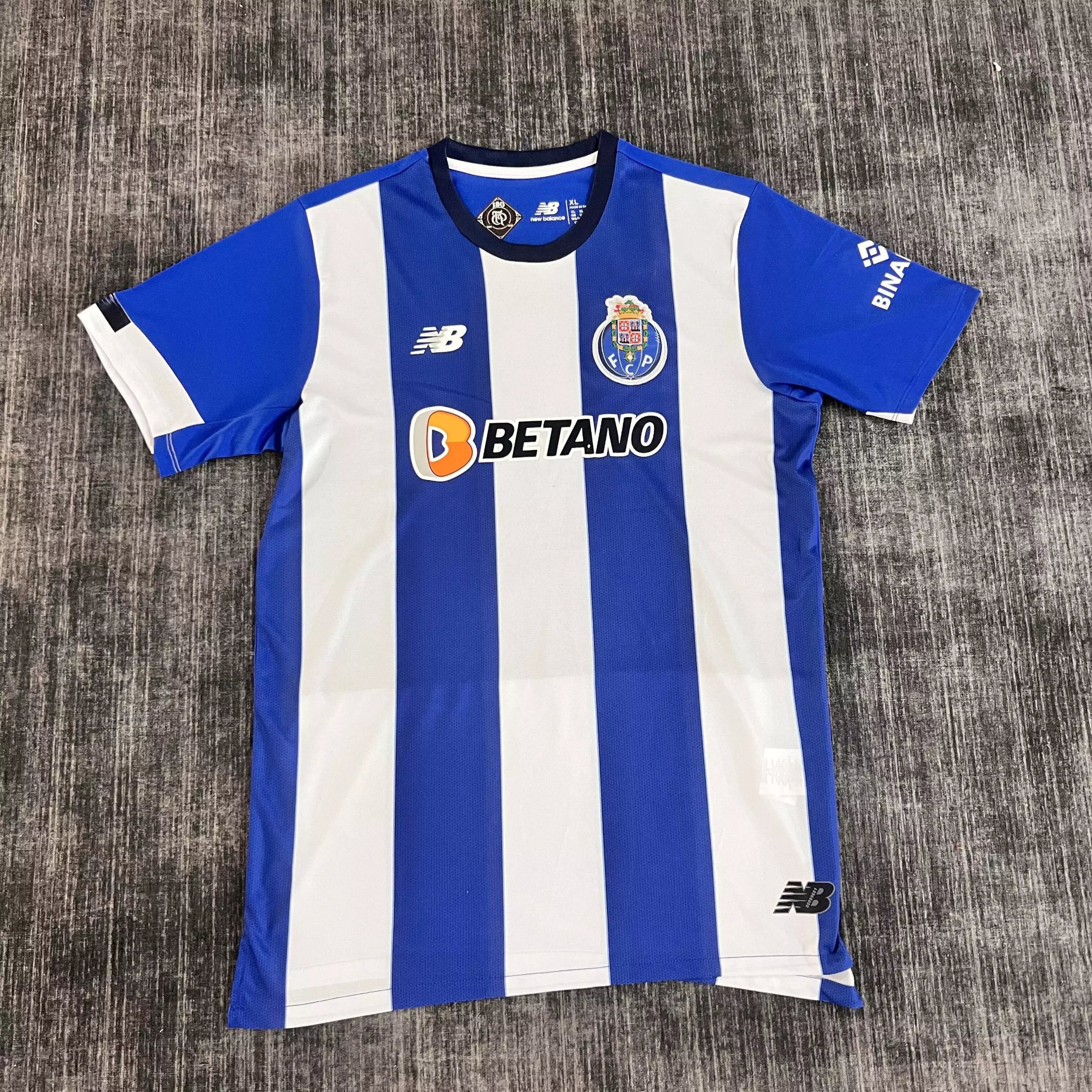 16 Blue and White 006