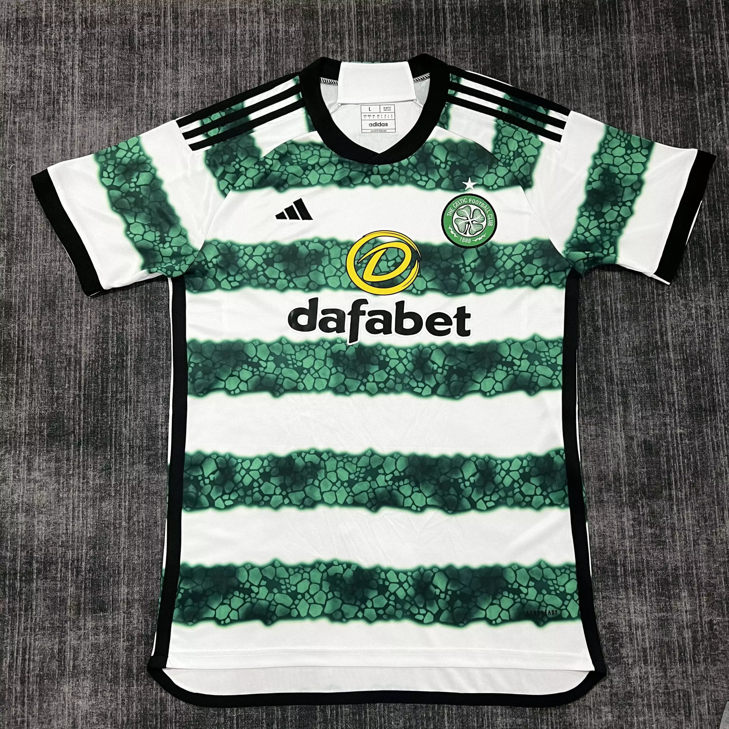 24 Green and white 006