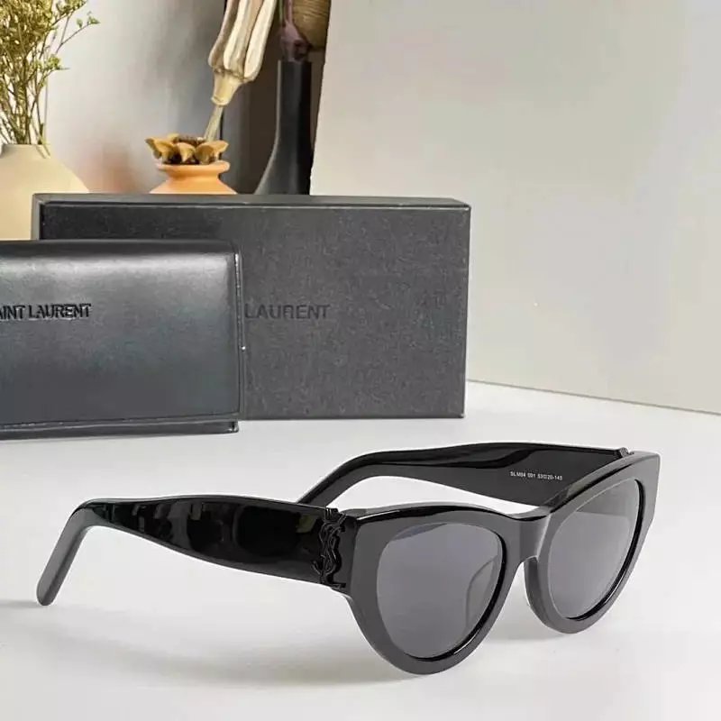 22 Black 006