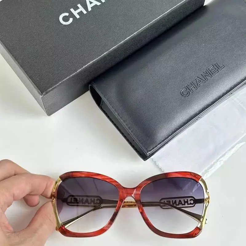 32 Red 006
