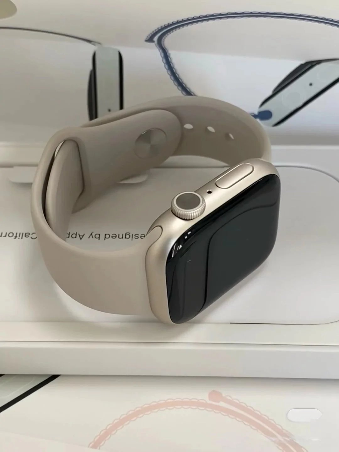Apple Watch Starlight Aluminum Smartwatch Beige