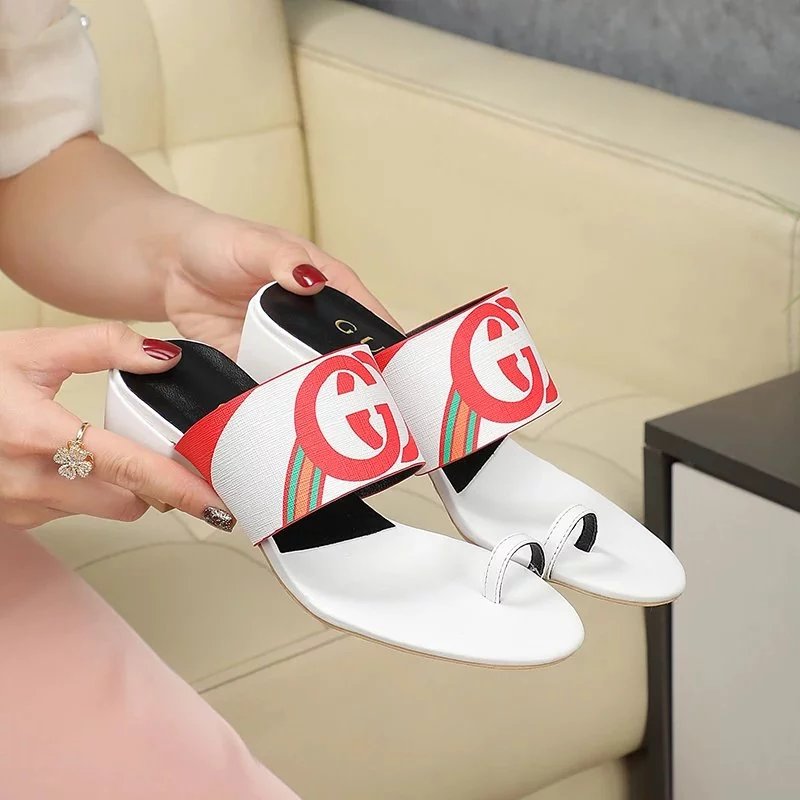 Fashionable sandals 1-2