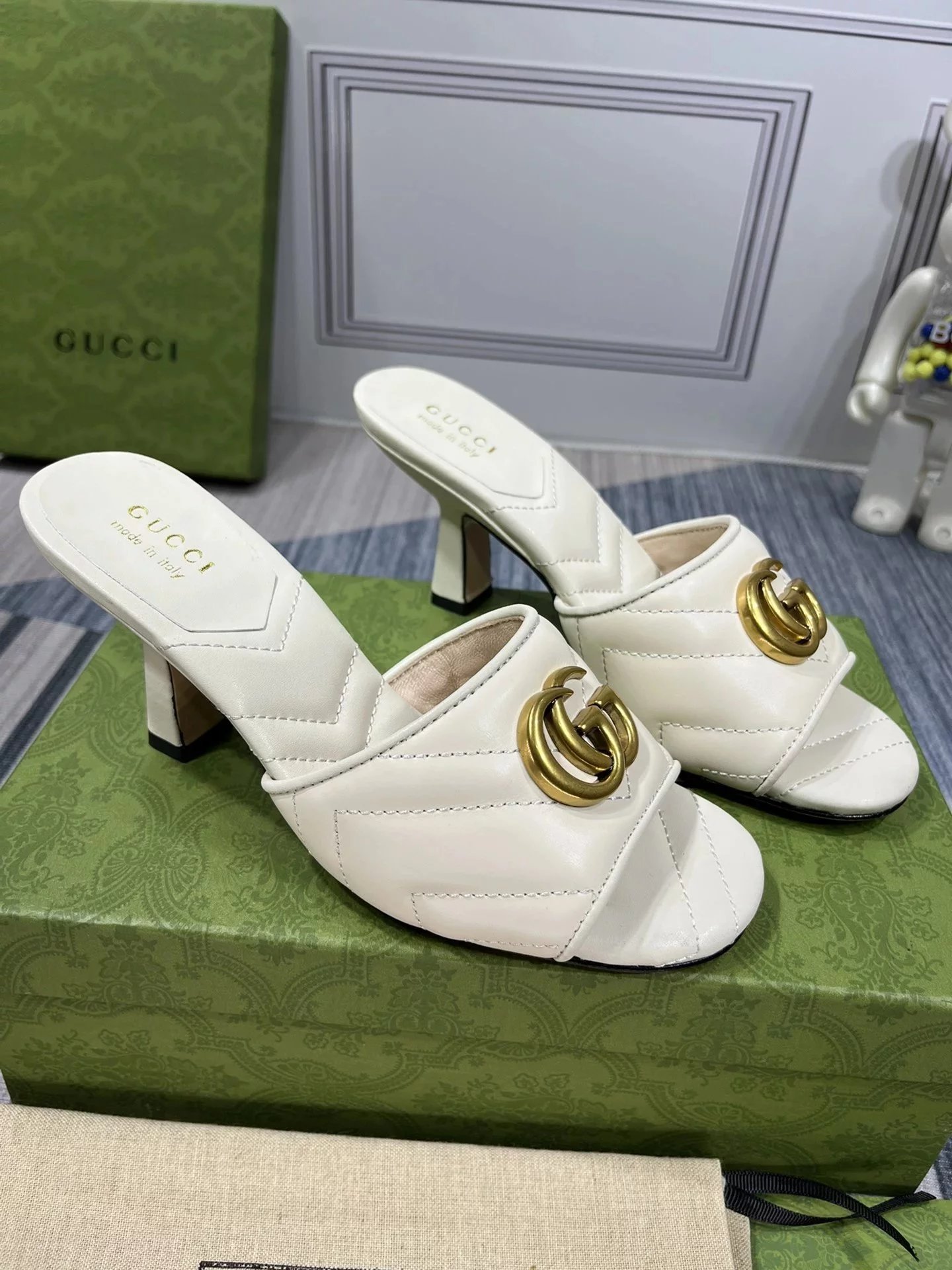 Fashionable sandals 1-5